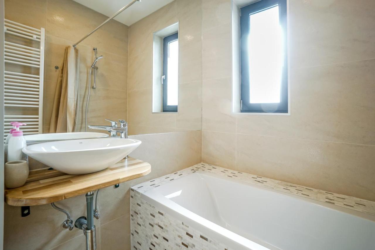 Bright Apartments Moments Away From Herastrau Park, Mall And Metro Βουκουρέστι Εξωτερικό φωτογραφία